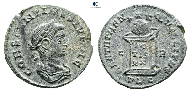 Constantine II, as Caesar AD 317-337. Lugdunum
Follis Æ

19 mm, 2,24 g


...