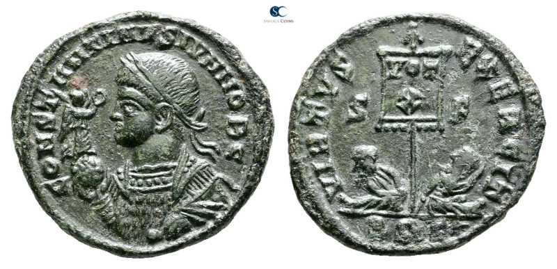 Constantine II, as Caesar AD 317-337. Siscia
Follis Æ

20 mm, 3,65 g



V...