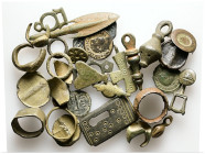 Lot of 32 unclassified See picture. LOT SOLD AS IS, NO RETURNS.
