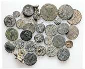 Lot of 32 unclassified See picture. LOT SOLD AS IS, NO RETURNS.