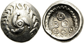 DEUTSCHLAND. HESSEN UND RHEINLAND. Nordgruppe. Stater ø 18mm (6.71g). 50 - 25 v. Chr. Vs.: Triskeles mit Blattkranz, dessen zwei Enden jeweils mit ein...