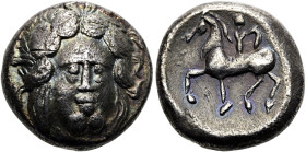 MITTLERE UND UNTERE DONAU. PHILIPP II. - NACHAHMUNGEN. Apollokopf-Dickschrötling. Tetradrachme ø 19mm (12.45g). Vs.: Frontaler Kopf mit langen Haaren....