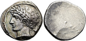 ETRURIEN. POPULONIA. Drachme ø 18mm (4.06g). 300 - 250 v. Chr. Vs.: Belorbeerter, jugendlicher Kopf mit leichtem Backenbart n. l., dahinter Wertzeiche...