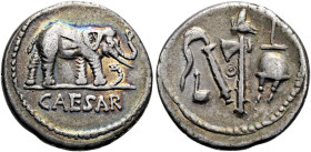 RÖMISCHE REPUBLIK NACH 211 V. CHR. C. Iulius Caesar, 49 - 48 v. Chr. Denar ø 18mm (3.76g). Mzst.in Gallia Narbonensis oder Hispania Citerior. Vs.: CAE...