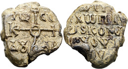Byzantinische Bleisiegel. ø 26mm (15.33g). Zwischen 802 und 821 n. Chr. Soterichos, Patrikios und Komes to Opsikiu. Vs.: Invokationsmonogramm für KVPI...