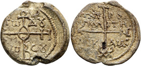 Byzantinische Bleisiegel. ø 28mm (14.42g). Um 710 - 730 n. Chr. Konstantinos, Metropolites Nikaias. Vs.: Invokationsmonogramm für ΘEOTOKE BOHΘΕΙ; in d...