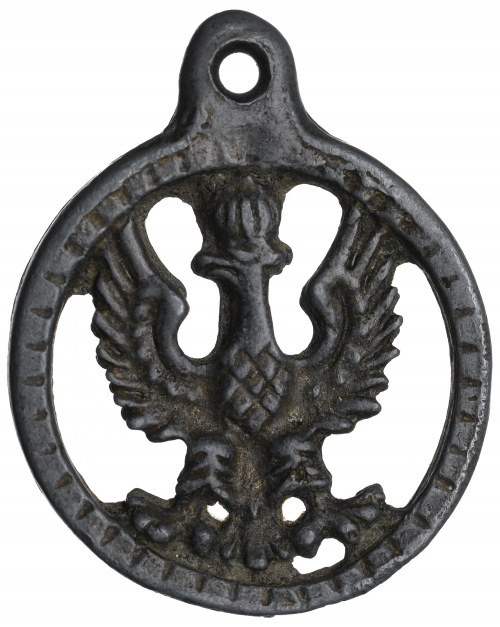 Polska, Zawieszka orzeł w koronie Ładny wyrób. Biały metal, wymiary 37 x 46,5 mm...