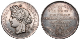 Francja, Medal ukończenia studiów