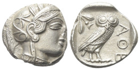 Attika. Athen.

 Tetradrachme (Silber). Ca. 454 - 404 v. Chr.
Vs: Kopf der Athena mit ölzweiggeschmücktem attischem Helm, Ohranhänger und Halskette...