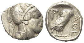 Attika. Athen.

 Tetradrachme (Silber). Ca. 454 - 404 v. Chr.
Vs: Kopf der Athena mit ölzweiggeschmücktem attischem Helm, Ohranhänger und Halskette...