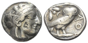 Attika. Athen.

 Tetradrachme (Silber). Ca. 454 - 404 v. Chr.
Vs: Kopf der Athena mit ölzweiggeschmücktem attischem Helm, Ohranhänger und Halskette...