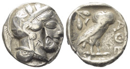 Attika. Athen.

 Tetradrachme (Silber). Ca. 454 - 404 v. Chr.
Vs: Kopf der Athena mit ölzweiggeschmücktem attischem Helm, Ohranhänger und Halskette...