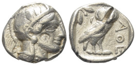 Attika. Athen.

 Tetradrachme (Silber). Ca. 454 - 404 v. Chr.
Vs: Kopf der Athena mit ölzweiggeschmücktem attischem Helm, Ohranhänger und Halskette...