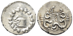 Mysien. Pergamon.

 Cistophor (Silber). Ca. 133 - 67 v. Chr.
Vs: Cista mystica mit halb geöffnetem Deckel, aus der sich eine Schlange herauswindet;...