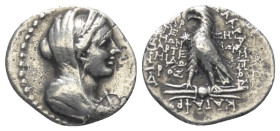 Karien. Aphrodisias-Plarasa.

 Drachme (Silber). 1. Jhdt. v. Chr.
Vs: Kopf der Aphrodite mit Schleier rechts.
Rs: Adler auf Blitzbündel nach links...