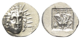 Inseln vor Karien. Rhodos.

 Hemidrachme (Silber). Ca. 125 - 88 v. Chr.
Vs: Kopf des Helios mit Strahlenkrone in Dreiviertelansicht rechts.
Rs: P ...