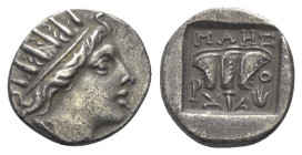 Inseln vor Karien. Rhodos.

 Drachme (Silber). Ca. 88 - 85 v. Chr.
Vs: Kopf des Helios mit Strahlenkrone rechts.
Rs: P - O. Rose mit Knospe auf de...