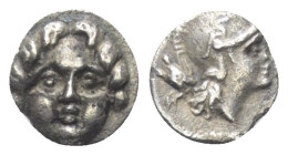 Pisidien. Selge.

 Obol (Silber). Ca. 350 - 300 v. Chr.
Vs: Gorgoneion en face.
Rs: Kopf der Athena mit attischem Helm rechts; im Feld links Astra...