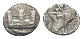 Phönikien. Sidon. Abdamon (425 - 410/7 v. Chr.).

 1/16 Schekel (Silber).
Vs: Galeere vor Stadtmauer nach links fahrend, darunter Löwe nach links l...