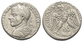 Seleukis und Pierien. Emesa. Macrinus (217 - 218 n. Chr.).

 Tetradrachme (Billon).
Vs: Büste mit Lorbeerkranz, Paludament und Panzer links.
Rs: A...