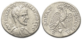 Kyrrhestike. Beroia. Macrinus (217 - 218 n. Chr.).

 Tetradrachme (Billon).
Vs: Büste des Macrinus in Vorderansicht mit Lorbeerkranz, Paludament un...