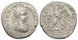 Kyrrhestike. Hierapolis. Diadumenianus (218 n. Chr.).

 Tetradrachme (Billon).
Vs: Büste des Diadumenianus in Rückansicht mit Strahlenkrone, Paluda...