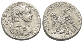 Phönikien. Arados. Caracalla (197 - 217 n. Chr.).

 Tetradrachme (Billon). 215 - 217 n. Chr.
Vs: Büste des Caracalla in Rückansicht mit Lorbeerkran...