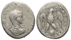 Mesopotamien. Edessa. Diadumenianus, als Caesar (217 - 218 n. Chr.).

 Tetradrachme (Billon).
Vs: Büste des Diadumenianus in Rückansicht mit Paluda...