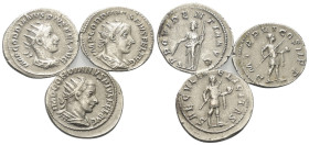 Römische Münzen - Lots. Kaiserzeit.


Lot (3 Stück, Silber): Antoniniane des Gordianus III. (238 - 244 n. Chr.).

Fast vorzüglich / vorzüglich.
...