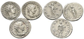 Römische Münzen - Lots. Kaiserzeit.


Lot (3 Stück, Silber): Antoniniane des Gordianus III. (238 - 244 n. Chr.).

Fast vorzüglich / vorzüglich.
...