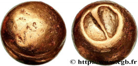 SENONES (Area of Sens)
Type : Quart de statère globulaire au segment 
Date : c. 100-80 AC. 
Metal : gold 
Diameter : 7  mm
Weight : 1,85  g.
Rarity : ...