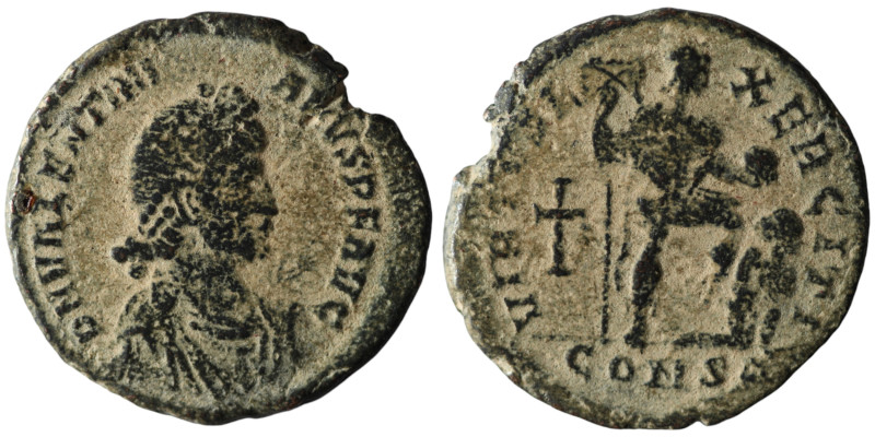 Valentinian II (AD 375-392). Constantinople
AE Follis (22mm, 4,80g)

Artificial ...