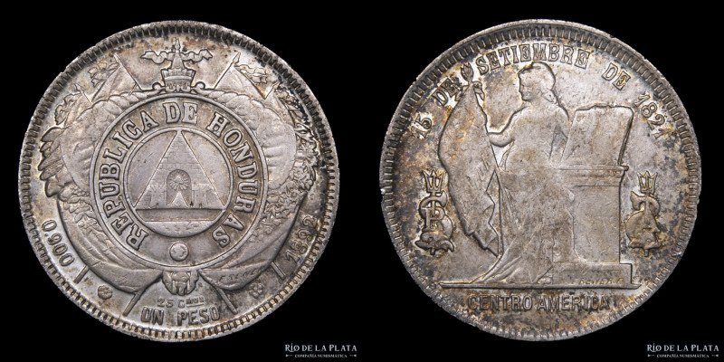 Honduras. 1 Peso 1892/0. Plata 900; 37mm; 25.10g. KM52 (F+)

Estimate: USD 50 ...