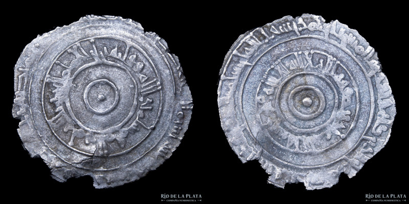 Fatimids. al-Mu'izz (932-975AD) 1/2 Dirham. al-Mahdiya mint, struck AH370. Silve...