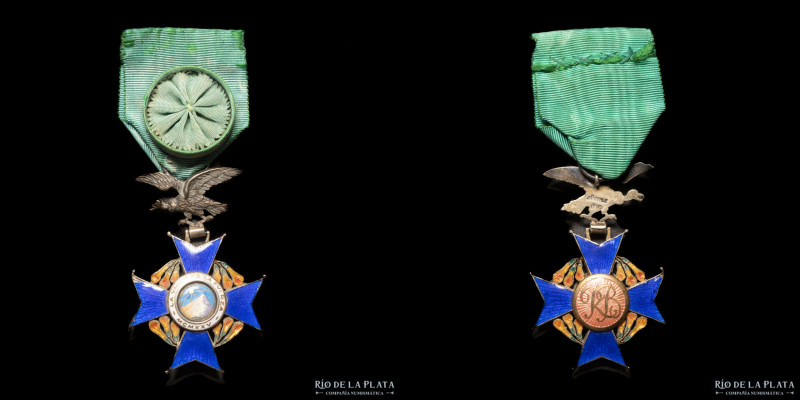 Bolivia. 1925. Medalla Orden Cóndor de los Andes. Grado Oficial. Bronce plateado...
