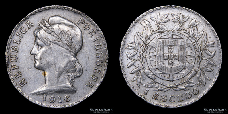 Portugal. 1 Escudo 1916. Plata 835; 37.0mm; 24.92g. KM564 (VF) Rayas en anverso...