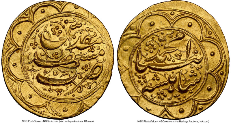 Qajar. Muhammad Shah (AH 1250-1264/ AD 1834-1848) gold Toman AH 1256 (1840/1841)...