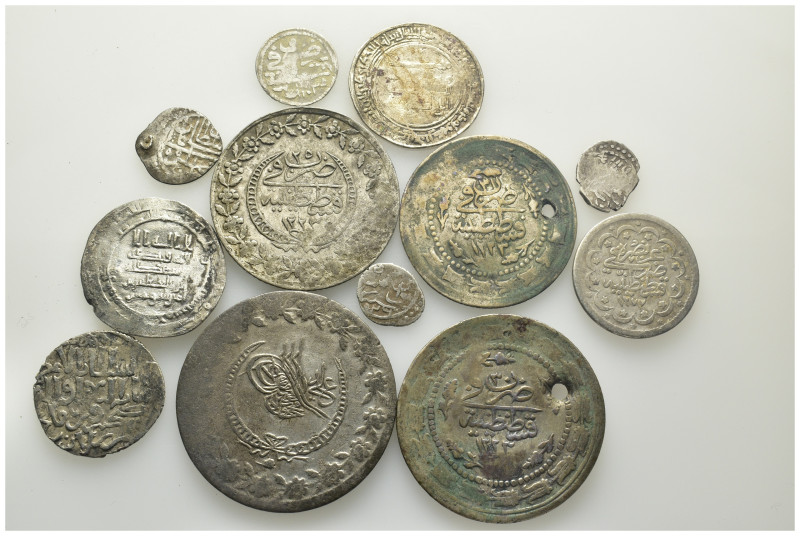 Mixed lot 12 pieces. SOLD AS SEEN NO RETURNS.