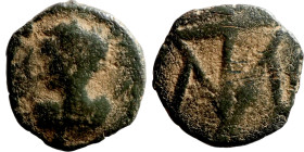 Antik coin bronze

11mm 1,11g

Artificial sand patina