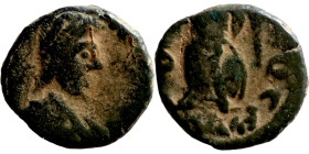 Antik coin bronze

10mm 0,97g

Artificial sand patina