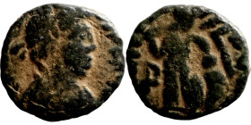 Antik coin bronze

10mm 0,87g

Artificial sand patina