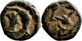 Antik coin bronze

10mm 1,35g

Artificial sand patina