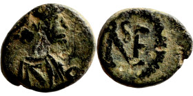 Antik coin bronze

7mm 0,81g

Artificial sand patina