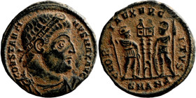 Constantinus I. (306-337 AD). Æ Follis. Obv: CONSTANTINVS MAX AVG. laureate bust of Constantinus I. right. Rev: GLORIA EXERCITVS. two soldiers holding...