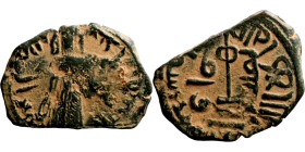 Islamic coin

17mm 2,95g

Artificial sand patina