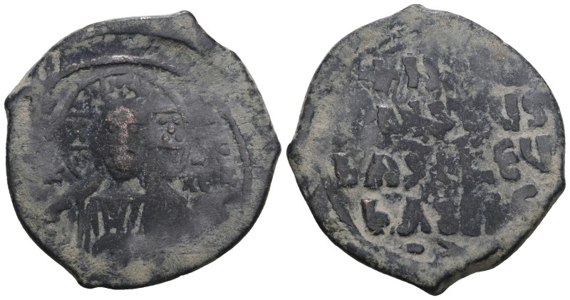 Basil II & Constantine VIII. Circa 976-1025. Æ follis (anonymous). Weight 12,33 ...