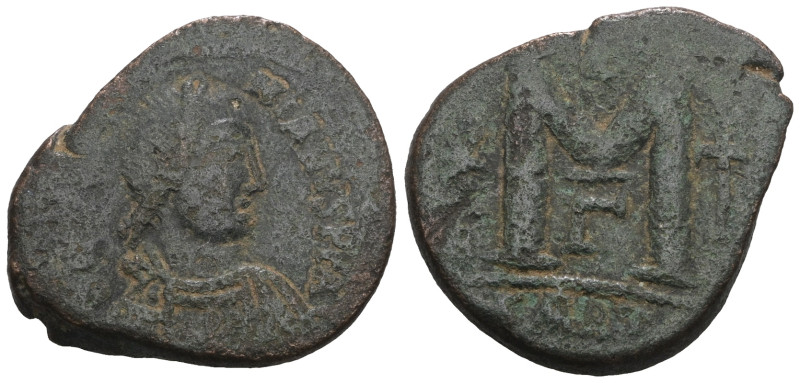 Justinian I. 527-565. Æ Follis. Weight 10,88 gr - Diameter 26 mm.