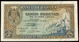 5 pesetas. 1940. Madrid. (Ed 2017-443a). 4 de septiembre, Alcázar de Segovia. Serie B. Leve doblez central. EBC. Est...50,00.