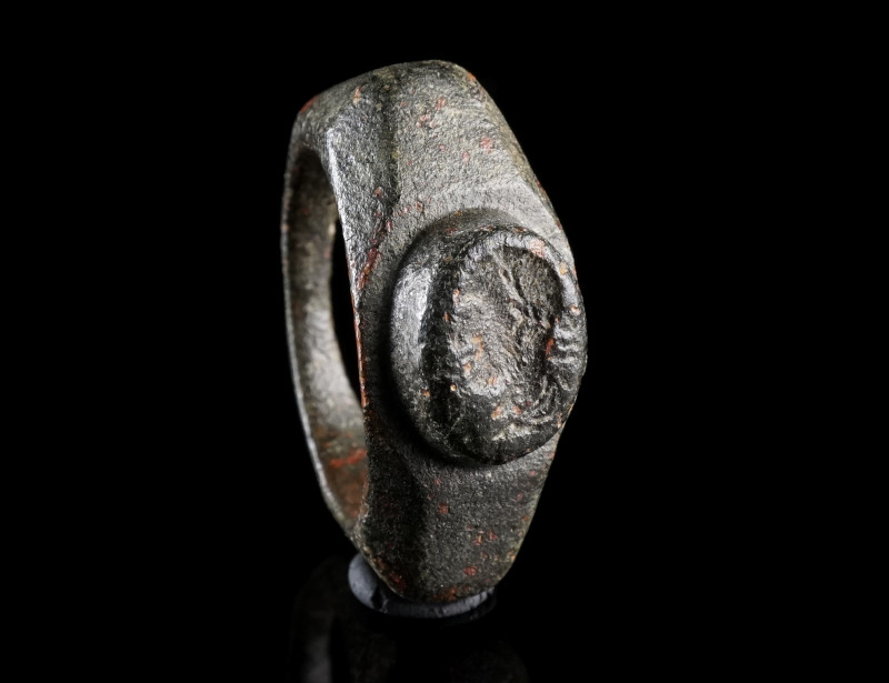 A ROMAN BRONZE RING WITH A PORTRAIT BUST
Circa 3rd century AD.
Ring with angle...