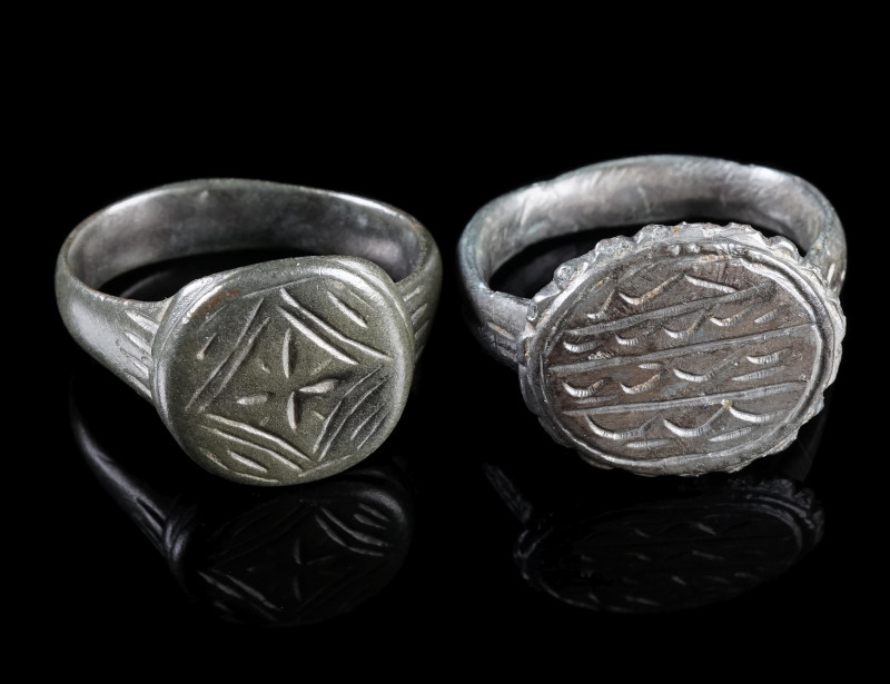 TWO LATE MEDIEVAL / EARLY MODERN BRONZE RINGS
Circa 15th-16th century AD.
Both...